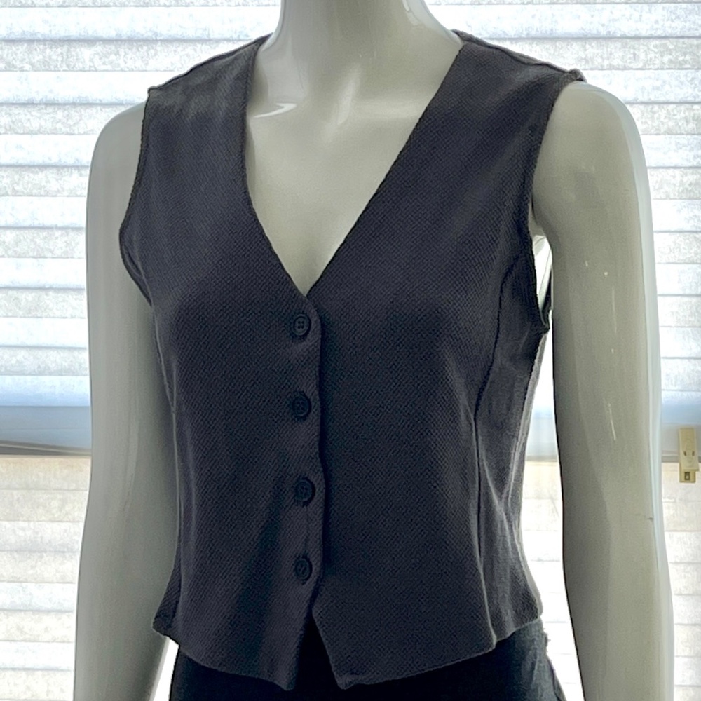 Vest - Picture 7 of 7
